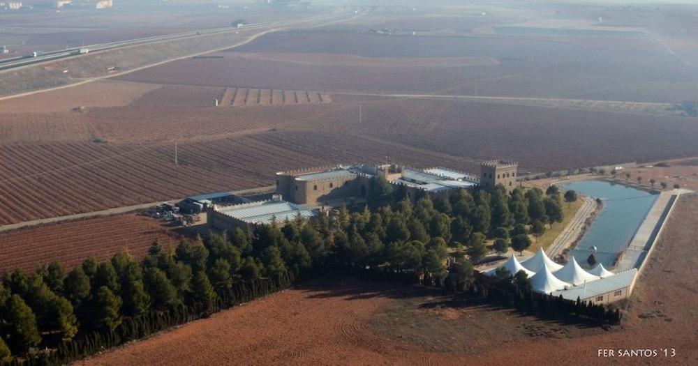 Hotel Vinedos Y Bodegas El Castillo 비야로블레도 외부 사진