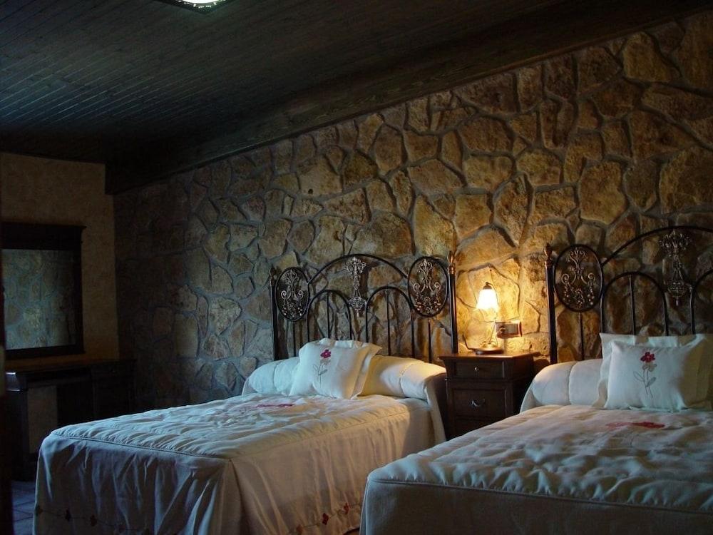 Hotel Vinedos Y Bodegas El Castillo 비야로블레도 외부 사진