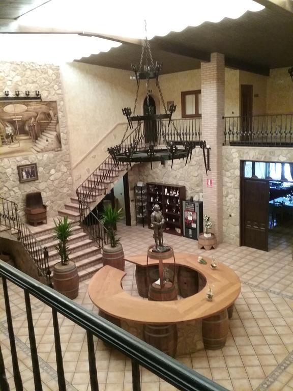Hotel Vinedos Y Bodegas El Castillo 비야로블레도 외부 사진