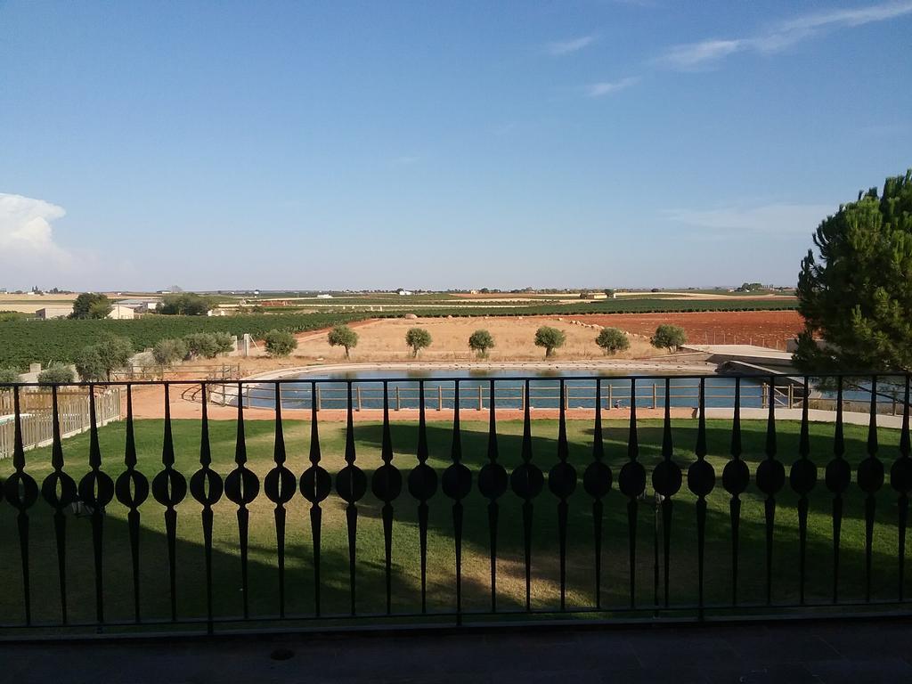 Hotel Vinedos Y Bodegas El Castillo 비야로블레도 외부 사진