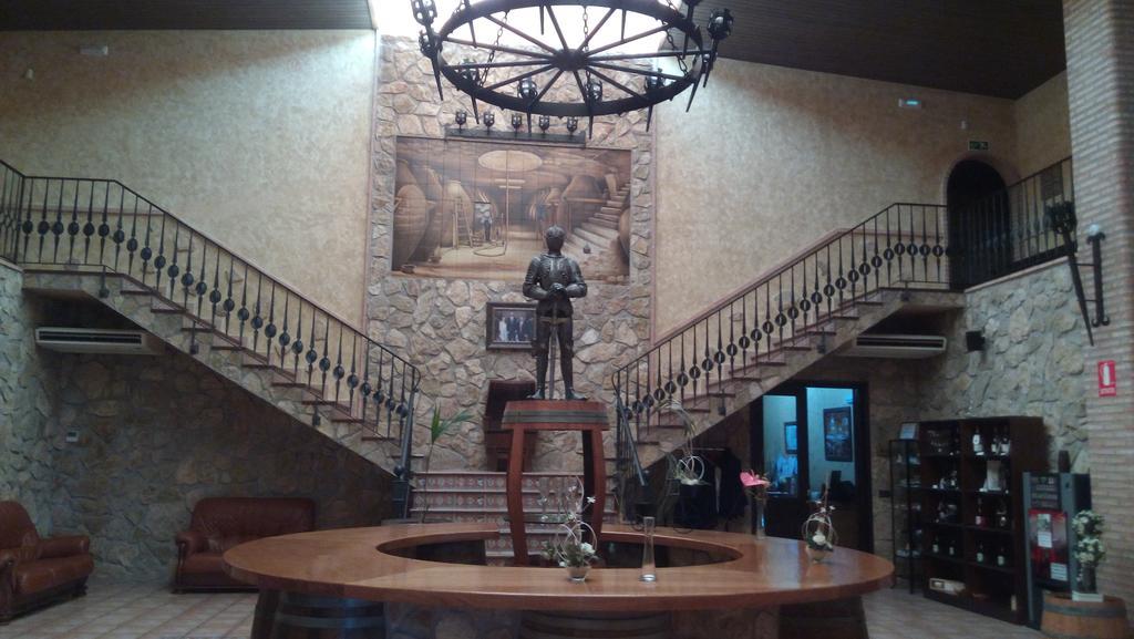 Hotel Vinedos Y Bodegas El Castillo 비야로블레도 외부 사진