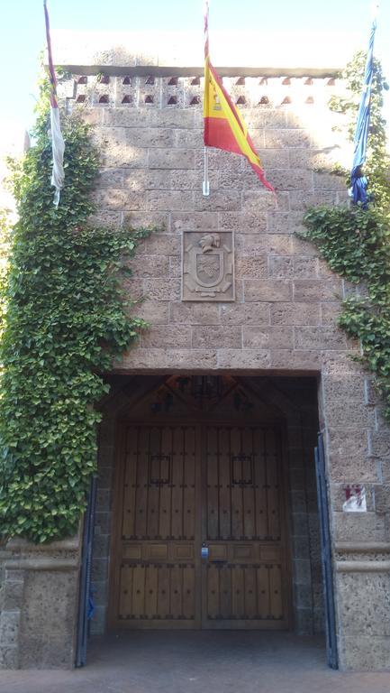 Hotel Vinedos Y Bodegas El Castillo 비야로블레도 외부 사진